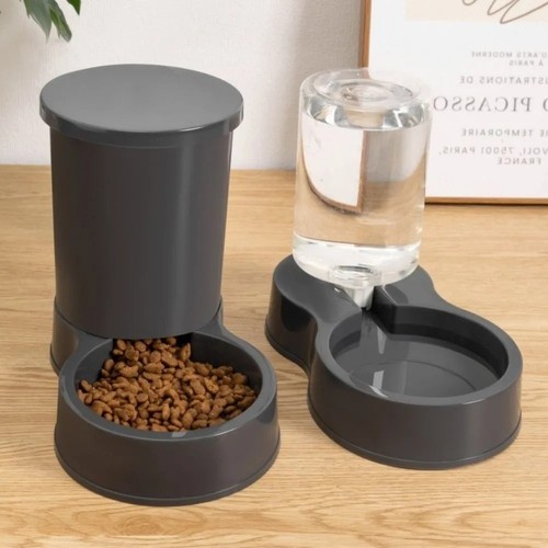 Automatic cat feeder and - feeder,